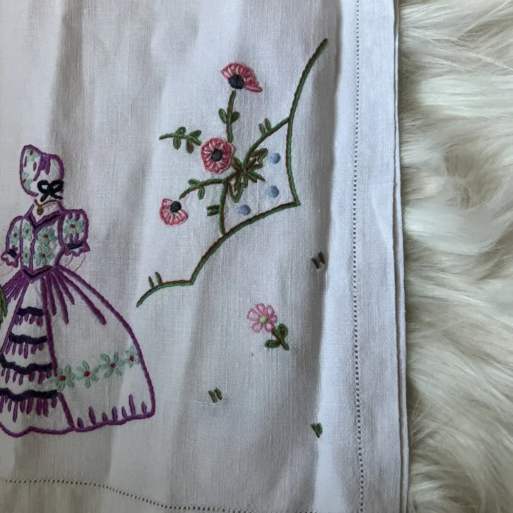 Vintage Hand Embroidered Southern Belle Linen Dresser Scarf Table Topper 22x14